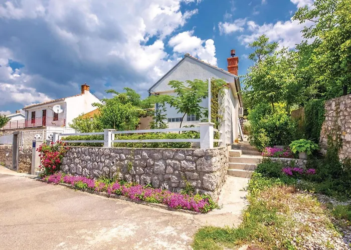 2 Bedroom Awesome In Ferienhaus *