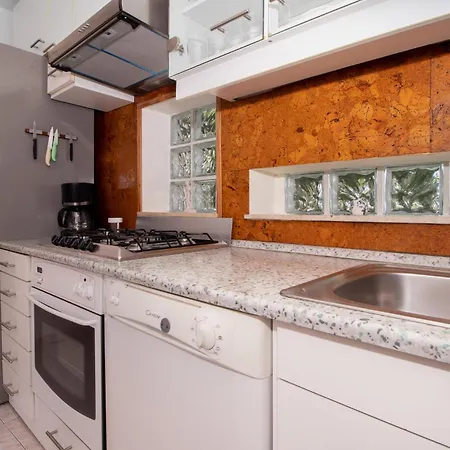 2 Bedroom In * יאדראנובו
